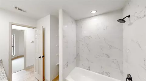 Bath - 1012 Mapleleaf Ln, Coppell, TX 75019 photo 3 of 3
