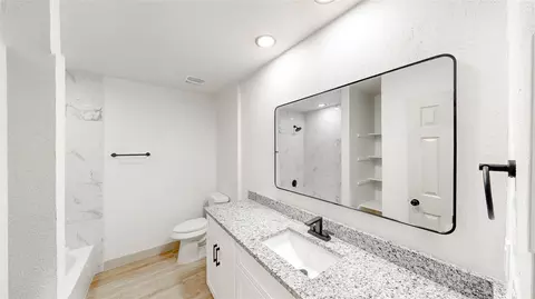 Bath - 1012 Mapleleaf Ln, Coppell, TX 75019 photo 2 of 3