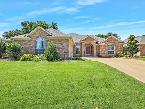 7832 Old Hickory Dr, North Richland Hills, TX 76182