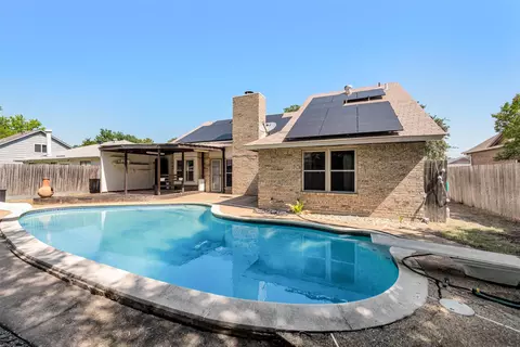 2521 Seven Hills Dr, Grand Prairie, TX 75052