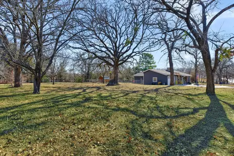 1231 Kiowa Dr E, Lake Kiowa, TX 76240