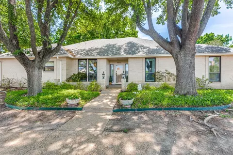 4901 Courtside Dr, Fort Worth, TX 76133