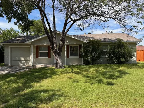 2910 Viva Dr, Mesquite, TX 75150