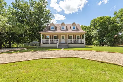 3221 Sunrise Ct, Granbury, TX 76048