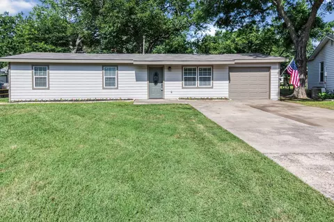 39 Lynn Ct, Hurst, TX 76053