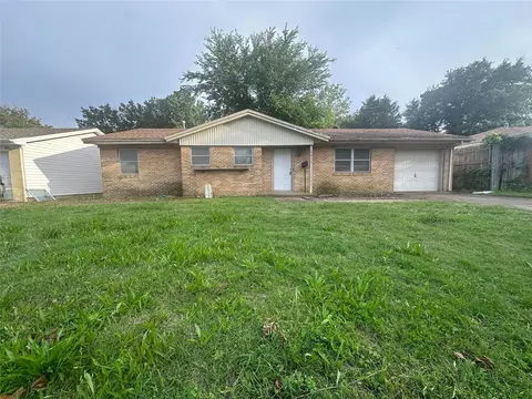 2814 Yale St, Irving, TX 75061