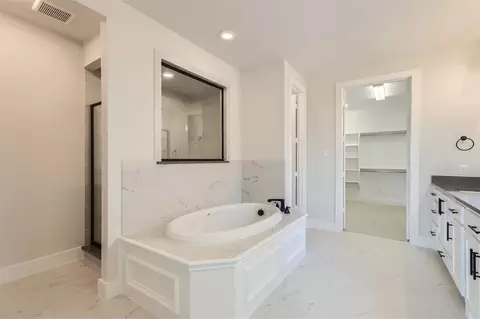 Bath - 3925 Linear Dr, Prosper, TX 75078 photo 3 of 6