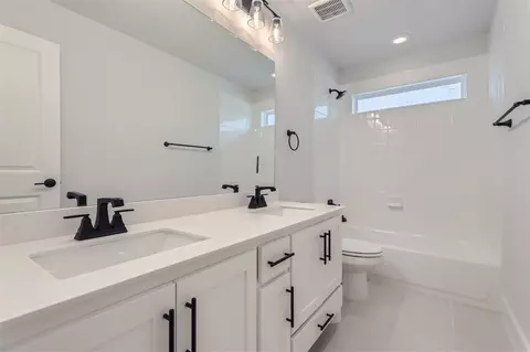 Bath - 3925 Linear Dr, Prosper, TX 75078 photo 5 of 6