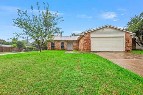 800 Netherland Dr, Arlington, TX 76017