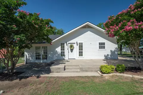 290 S Dogwood St, Rhome, TX 76078