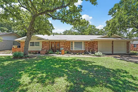 7312 Monterrey Dr, Fort Worth, TX 76112