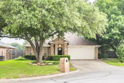 3600 Parkmead Dr, Arlington, TX 76014