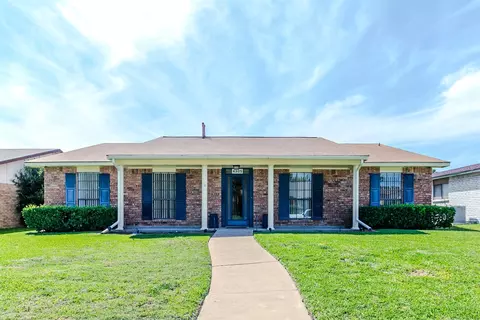 4305 Woodbluff Dr, Mesquite, TX 75150
