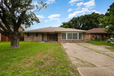922 SW 2nd St, Grand Prairie, TX 75051