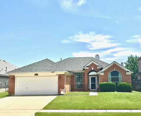 5720 Trinity Ln, Haltom City, TX 76137