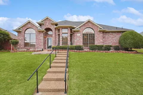 2780 Summertree Dr, Carrollton, TX 75006