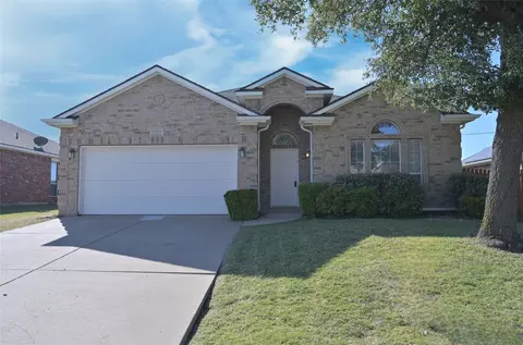 1213 Spanish Moss Dr, Burleson, TX 76028