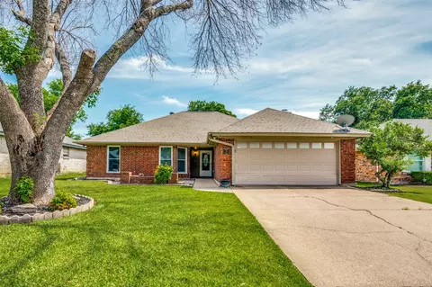 7512 Steward Ln, North Richland Hills, TX 76182