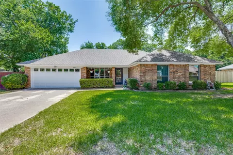 3709 Woodside Dr, Arlington, TX 76016