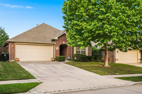 713 Meandering Trl, Little Elm, TX 75068