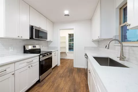1028 Inwood Dr, Hurst, TX 76053