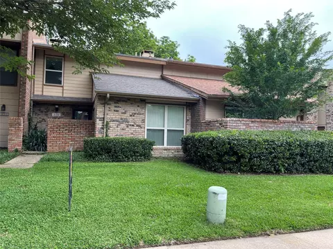 2100 Westkendal Ln, Arlington, TX 76015
