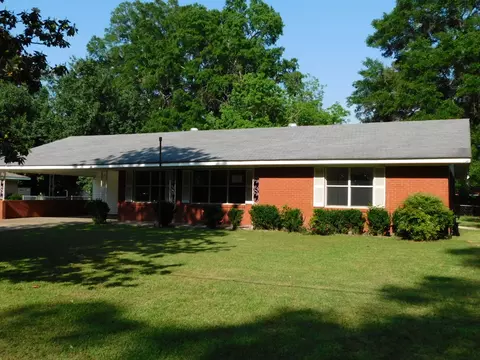 608 S Cypress St, Vivian, LA 71082