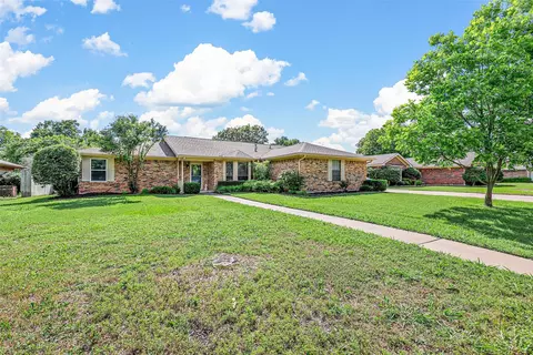 916 Stonelake Dr, Cleburne, TX 76033