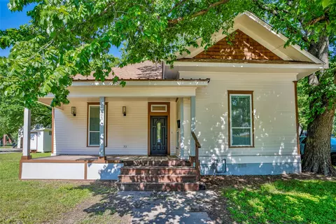 403 S Lindsay St, Gainesville, TX 76240