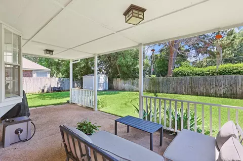 2106 Hunter Place Ln, Arlington, TX 76006