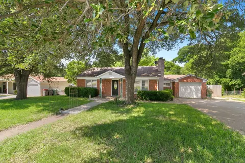 1715 Glenwick Dr, Fort Worth, TX 76114