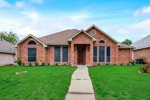 6614 Stamps St, Rowlett, TX 75089