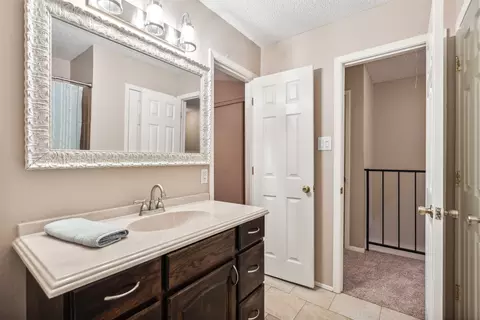 Bath - 40 Abbey Rd, Euless, TX 76039 photo 2 of 3