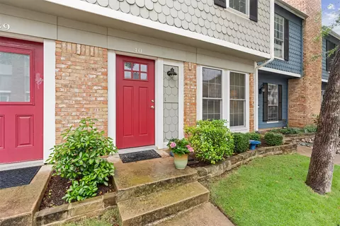 40 Abbey Rd, Euless, TX 76039
