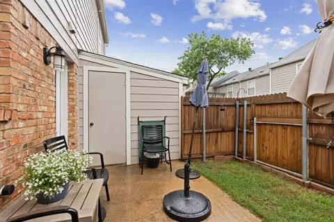 Exterior - 40 Abbey Rd, Euless, TX 76039 photo 5 of 10