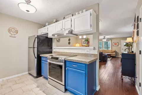 Kitchen - 40 Abbey Rd, Euless, TX 76039 photo 1 of 3