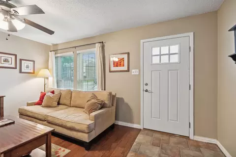 Entry Way - 40 Abbey Rd, Euless, TX 76039 photo 1 of 2