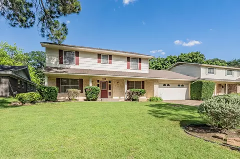 711 Chestnut Dr, Arlington, TX 76012