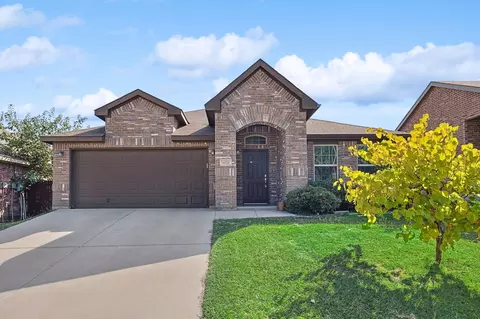 9921 Osprey Dr, Fort Worth, TX 76108