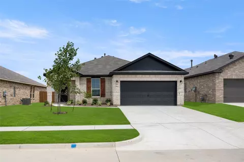 1902 Seminole Dr, Cleburne, TX 76033