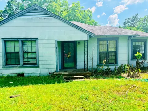 1102 Pecan Dr, Greenville, TX 75401