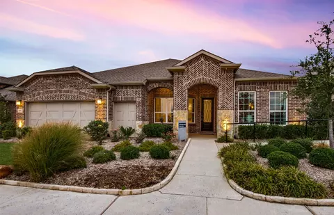 941 Freedom Ln, Aubrey, TX 76227