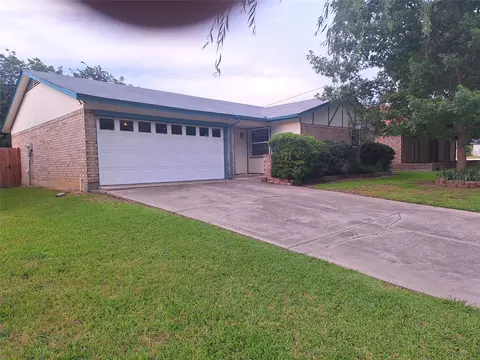 6653 Greenacres Dr, Watauga, TX 76148