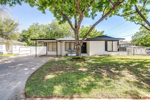 400 W Bluff St, Granbury, TX 76048