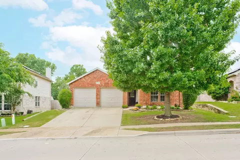6140 Paddlefish Dr, Fort Worth, TX 76179