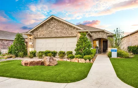 925 Freedom Ln, Aubrey, TX 76227