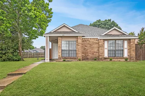 1201 Old Barn Ln, Mesquite, TX 75149