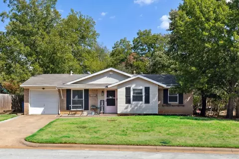 1210 Aransas Dr, Euless, TX 76039
