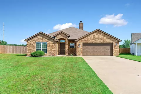 7203 Hackberry Ct, Granbury, TX 76048
