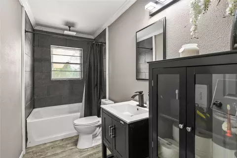 Bath - 101 Emerald Dr, Minden, LA 71055 photo 2 of 3
